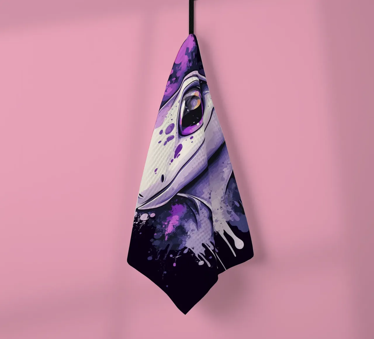 Geco sorridente in look splash viola canovaccio da cucina da pixelbull - medieval art and more