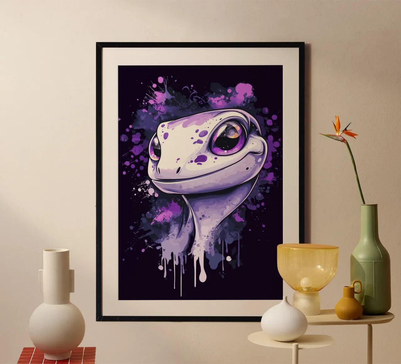 Geco sorridente in look splash viola poster con telaio in plastica da pixelbull - medieval art and more