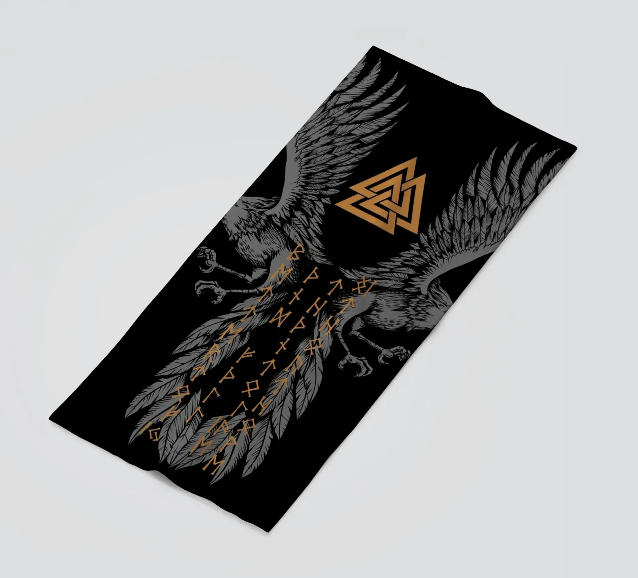 Hugin e Munin con rune e Valknut telo mare da pixelbull - medieval art and more