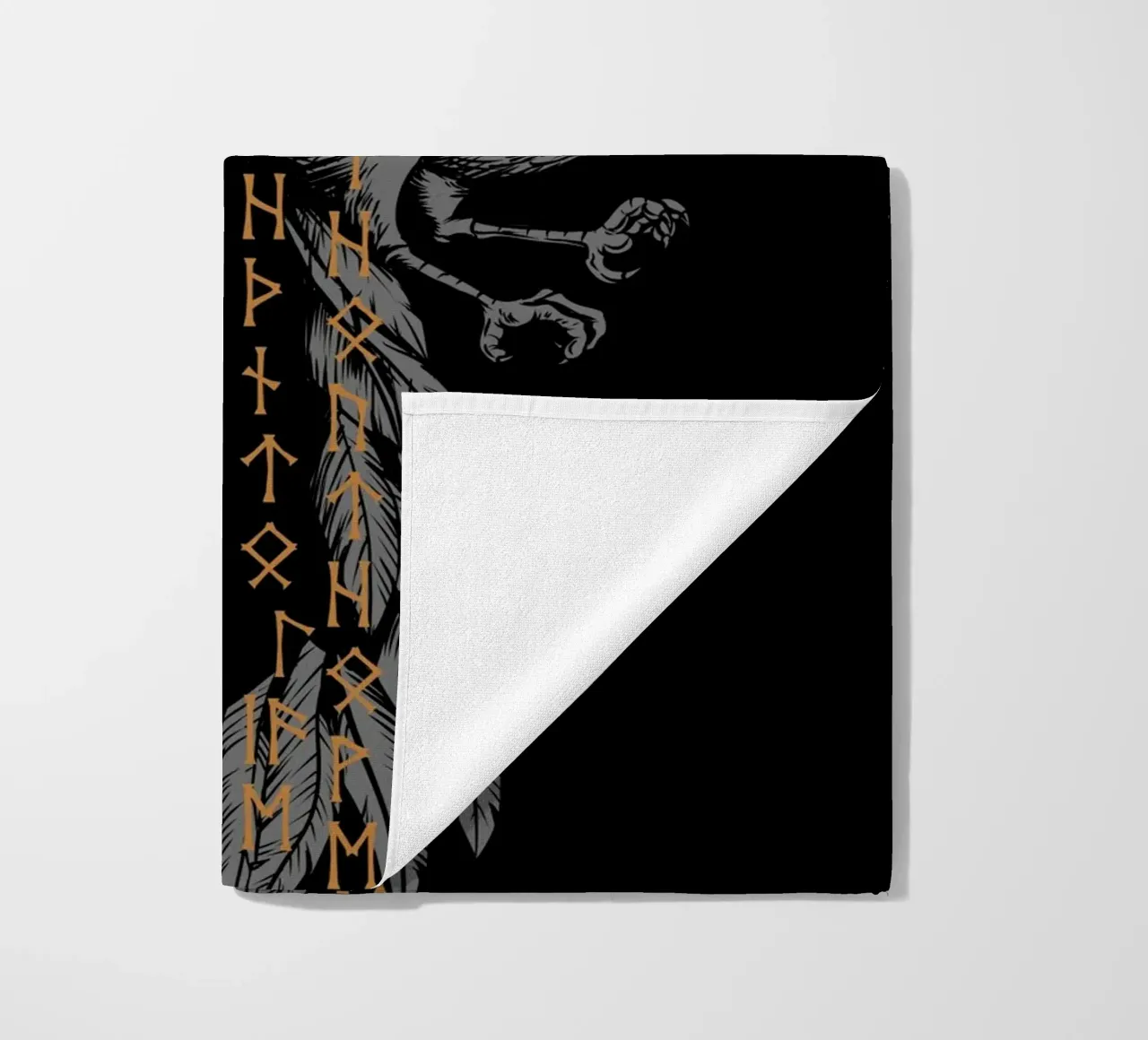 Hugin e Munin con rune e Valknut telo mare da pixelbull - medieval art and more