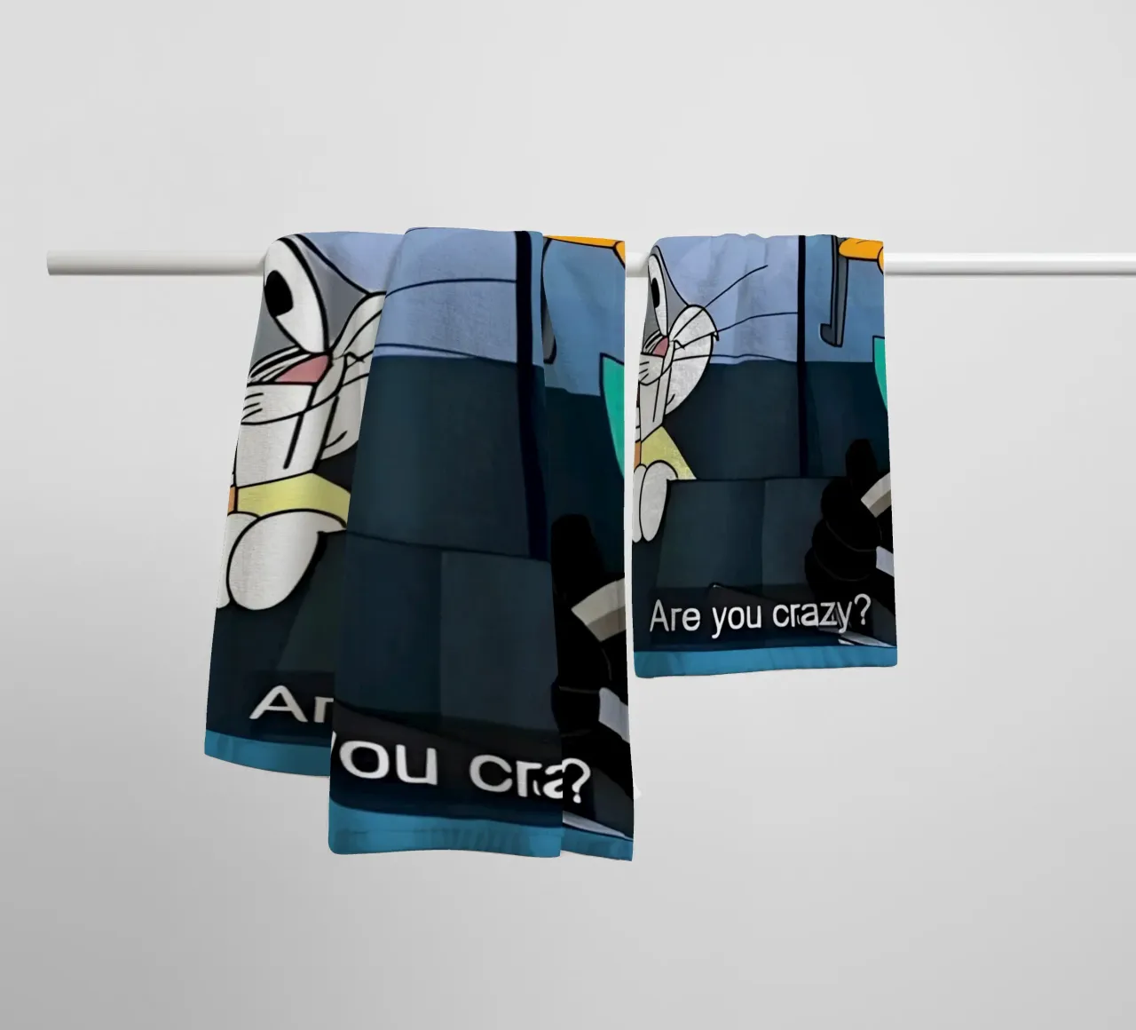 Bugs Bunny and Daffy Duck (are you crazy?) asciugamano da bagno da Low poly art