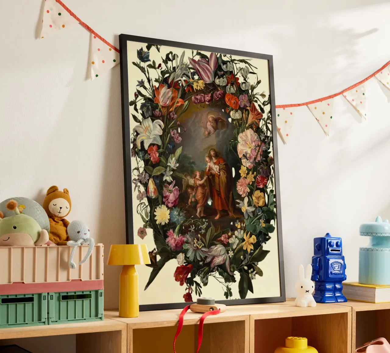 Gesù e angeli in una corona floreale, Arte classica poster con telaio in legno da vintagepod