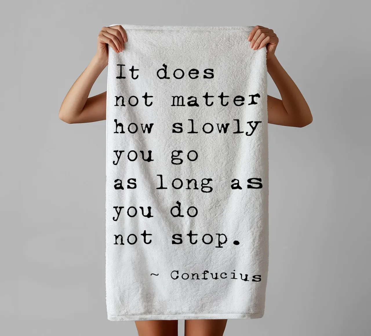 Do Not Stop - Confucius Typewriter badhanddoek van Typo Designs