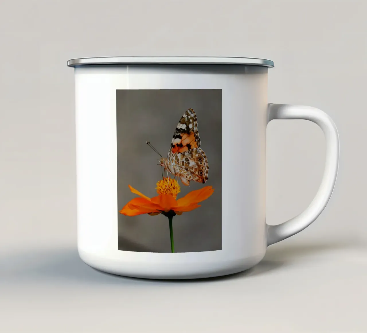 Ali di bellezza su un fiore tazza in smalto da Nature's Palette