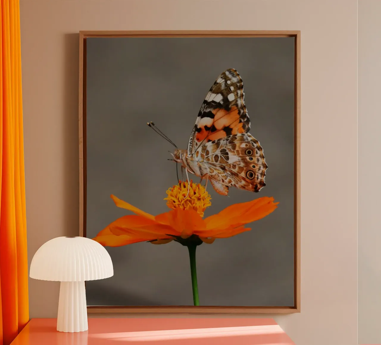Ali di bellezza su un fiore tela con Cornice a cassetta da Nature's Palette