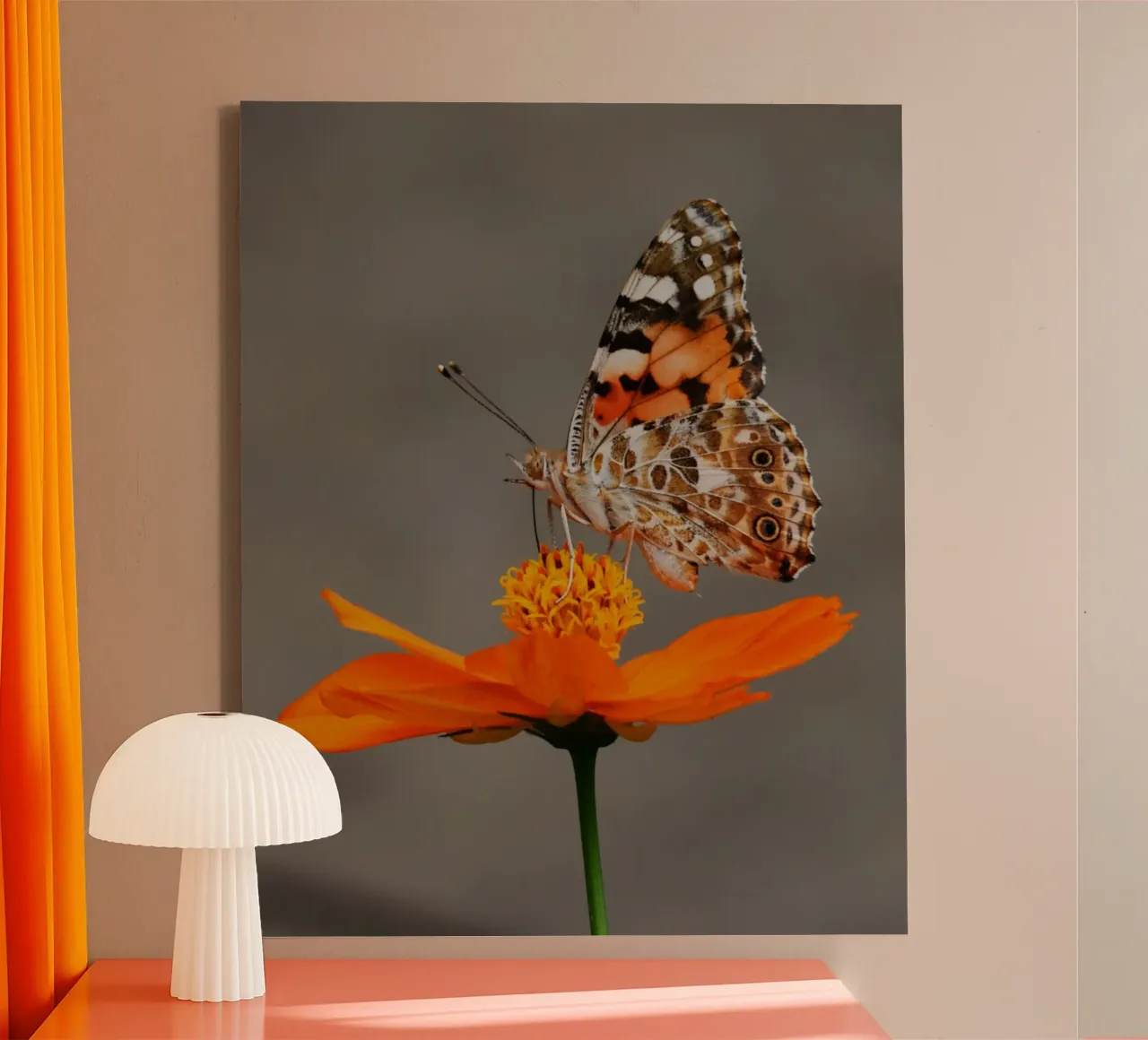 Ali di bellezza su un fiore tela con Cornice a cassetta da Nature's Palette