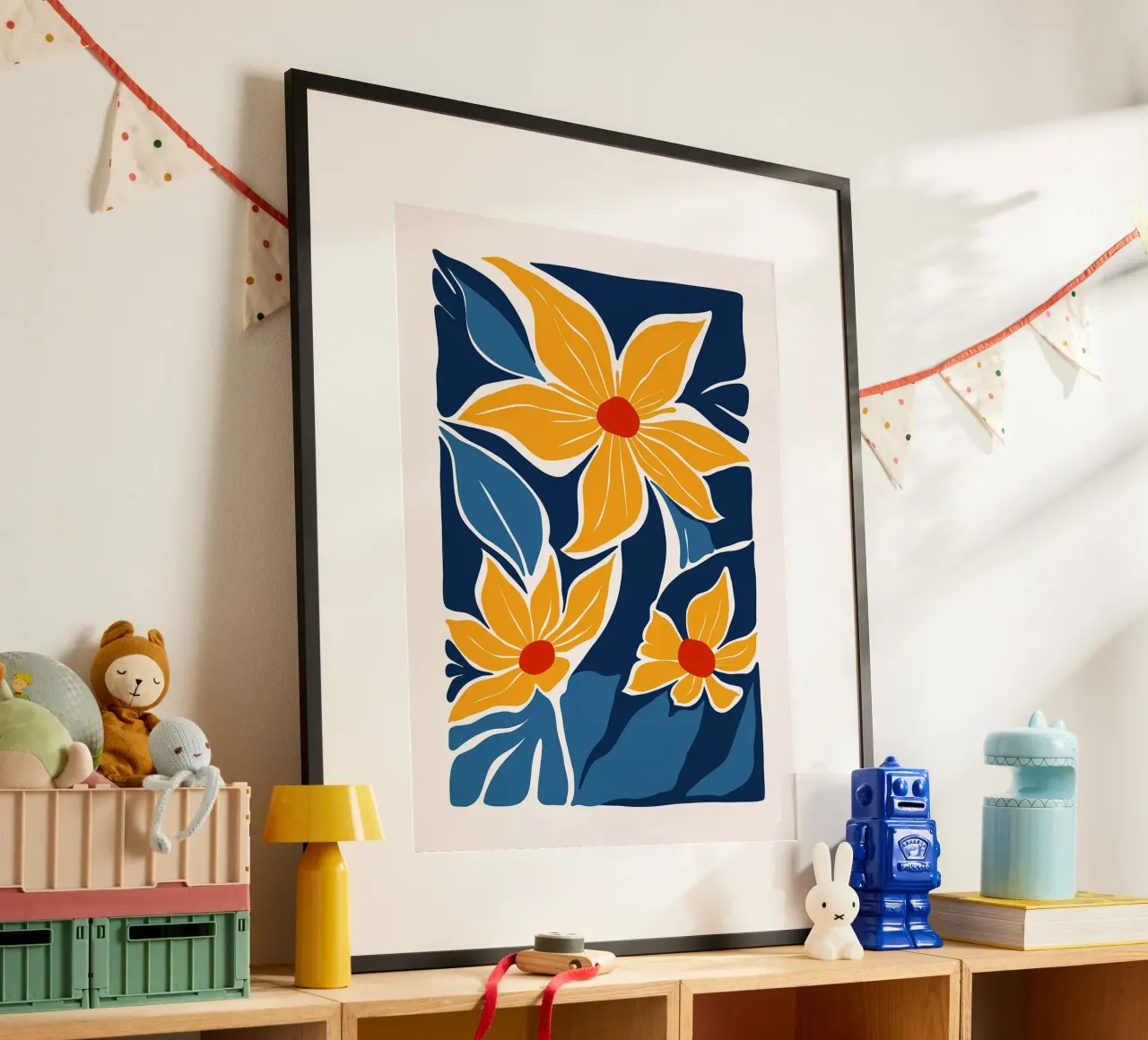 Fiori gialli su blu poster da Lisa Becker