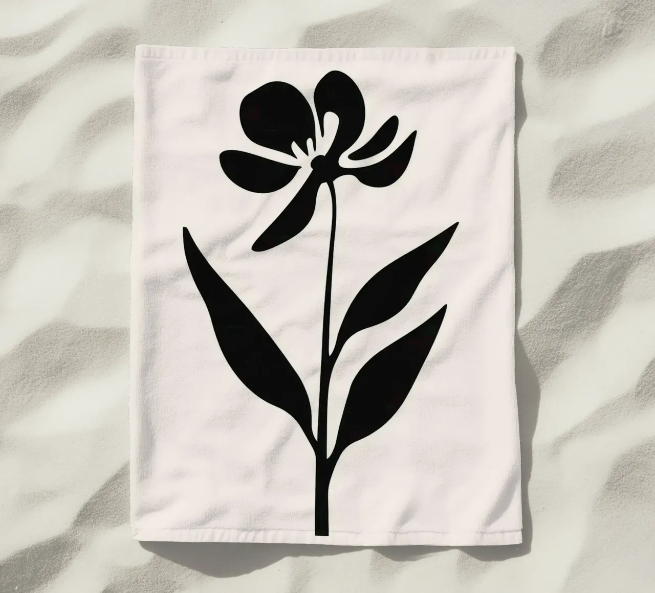 Silhouette di fiori in bianco e nero telo mare da Anna Müller