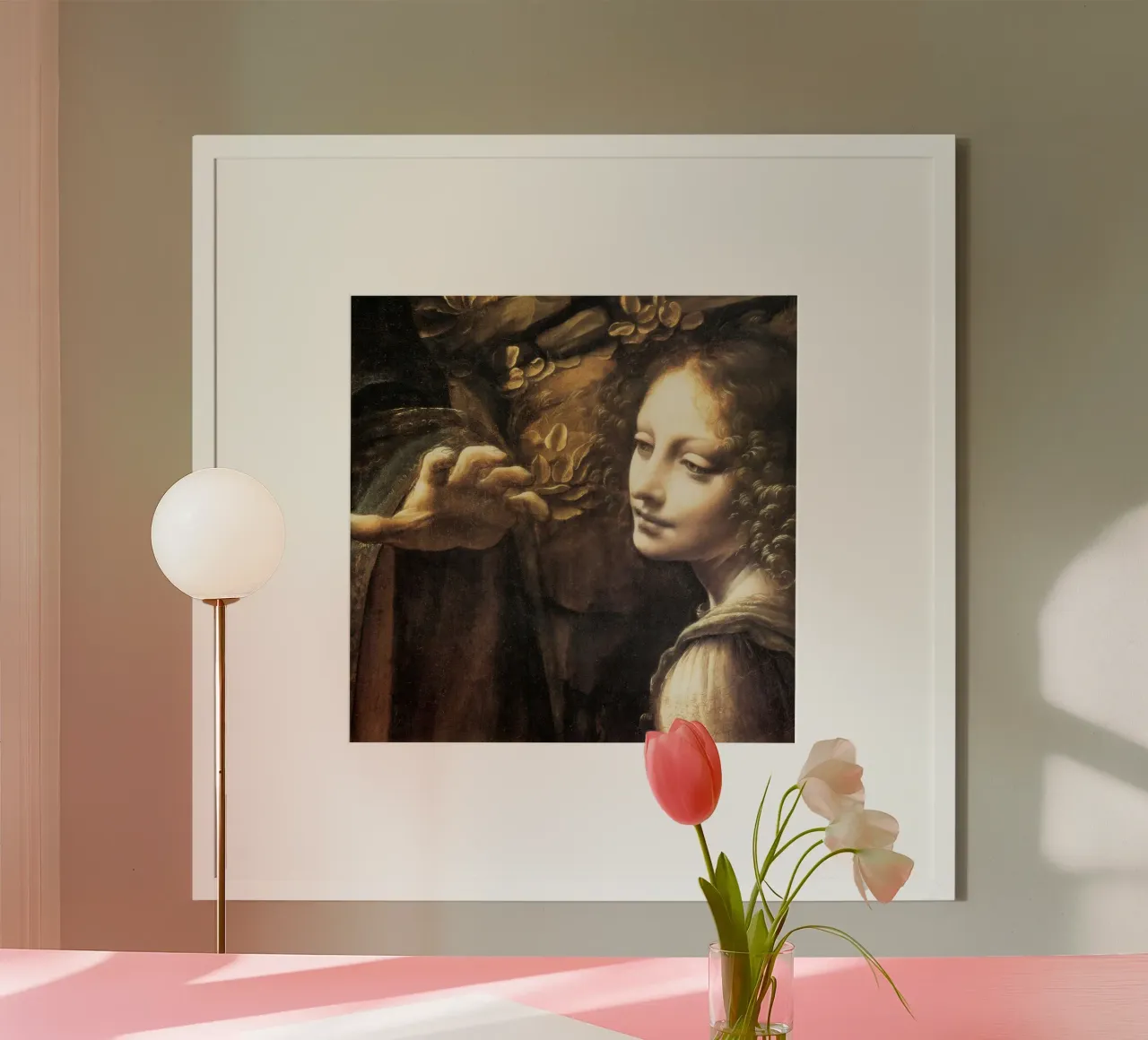 Madonna delle rocce (particolare) di Leonardo da Vinci poster con telaio in plastica da James McIntosh