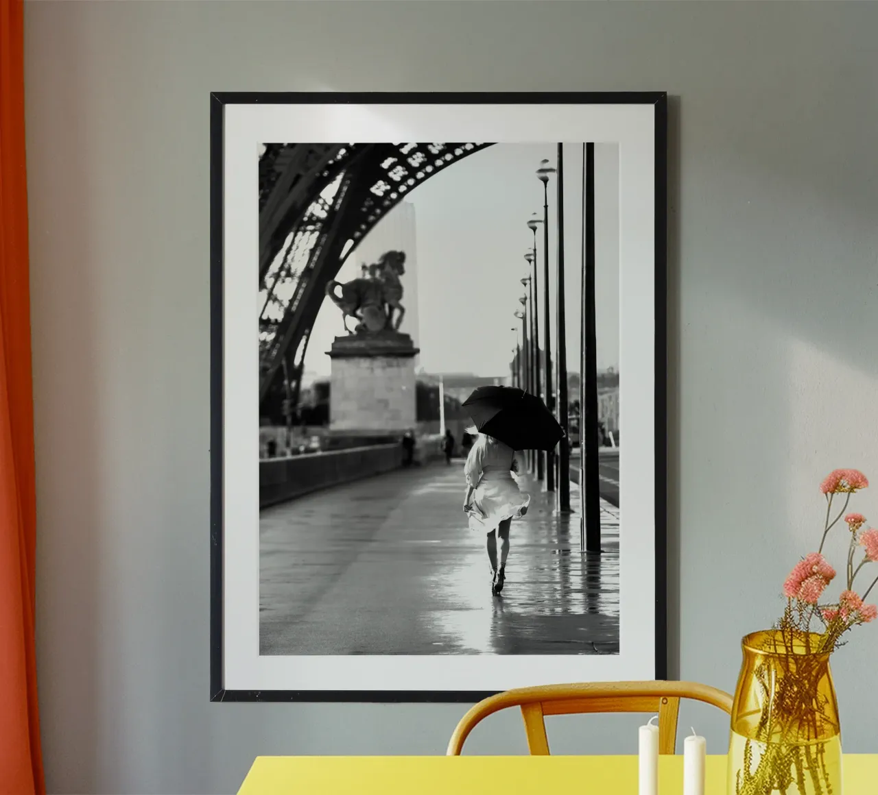 A piedi a Parigi poster con telaio in alluminio da vintgeseyn