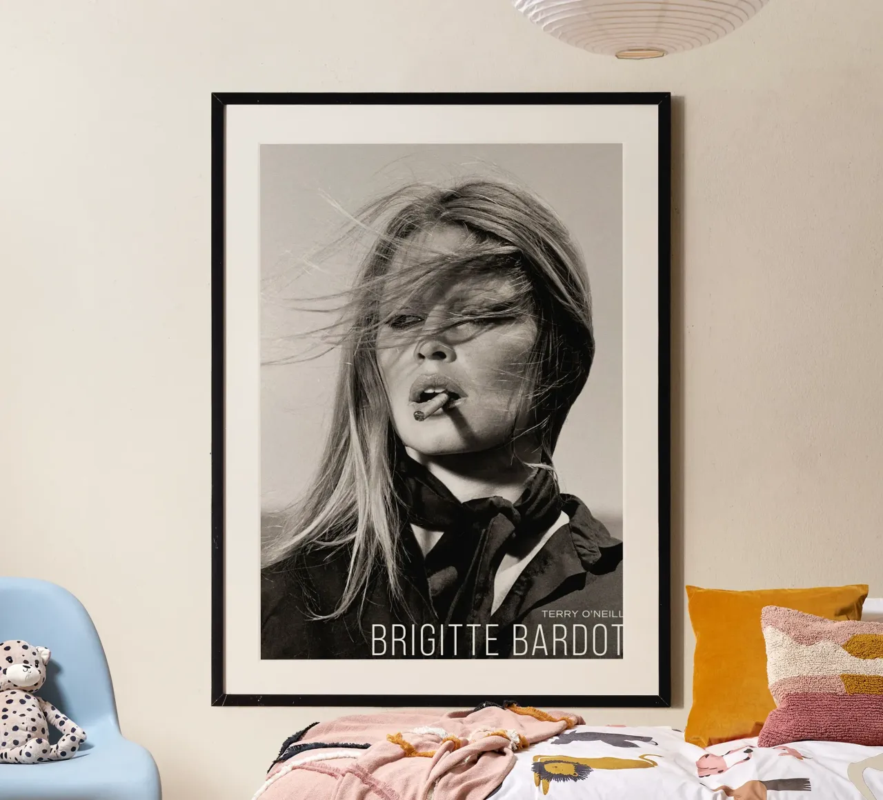 Terry O'Neill - Brigitte Bardot poster con telaio in plastica da vintgeseyn