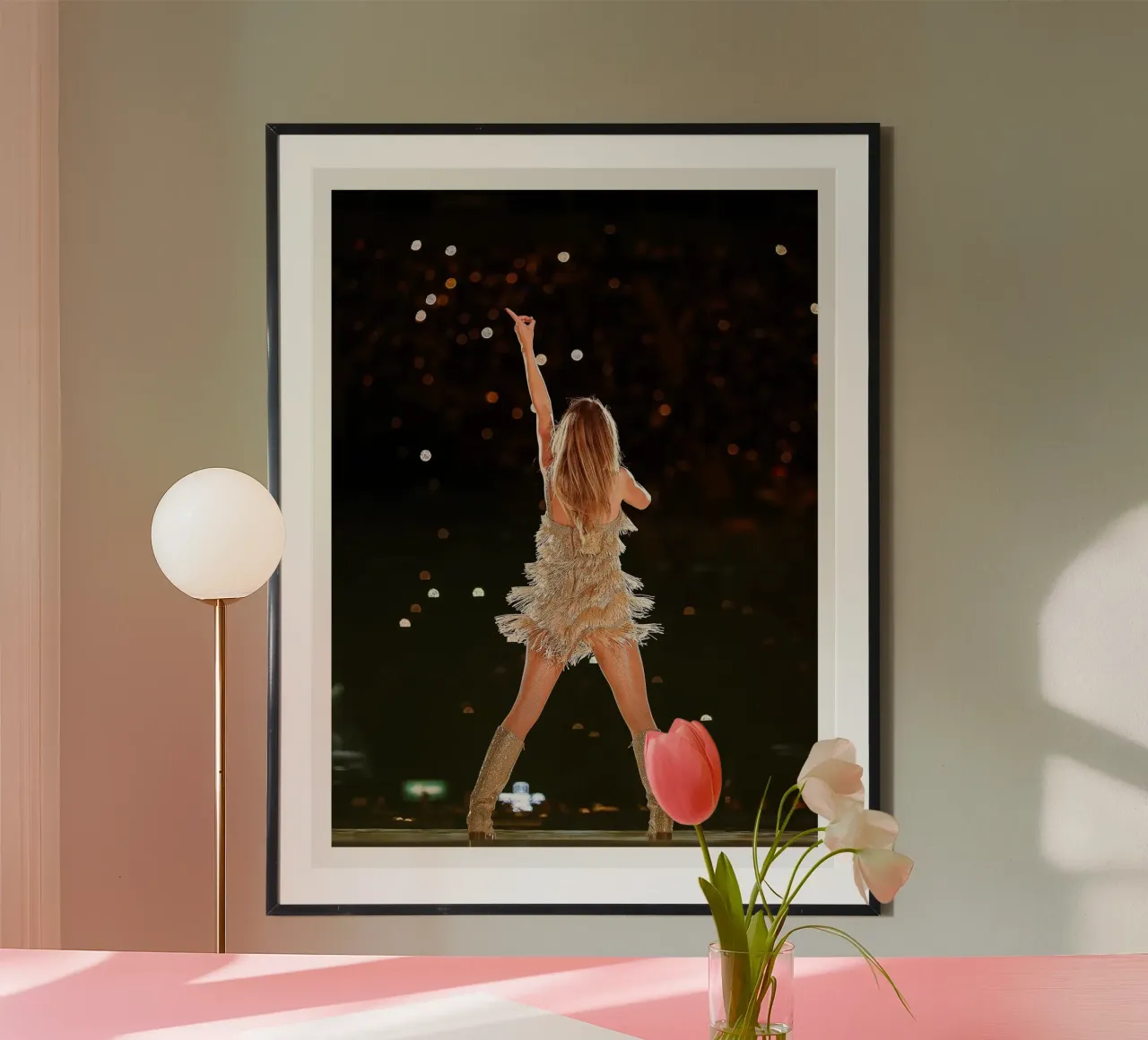 Live Konzert Singger Taylor Swift Poster mit Holzrahmen von ramdakjagualma