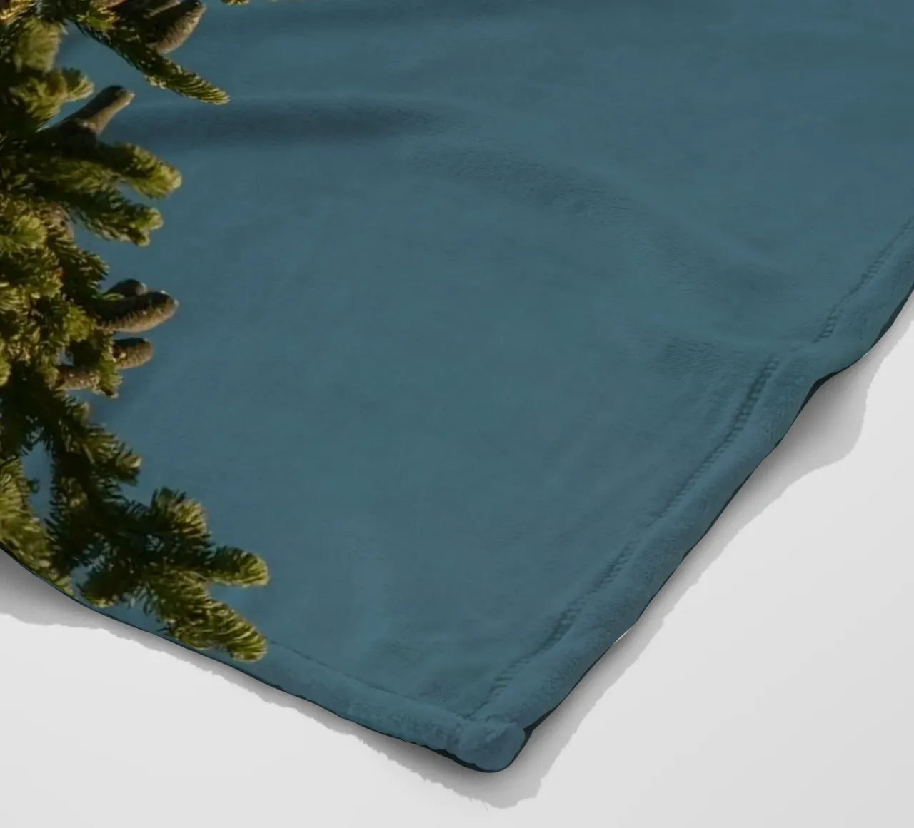 pine tree fleecedeken van Earthly Visions