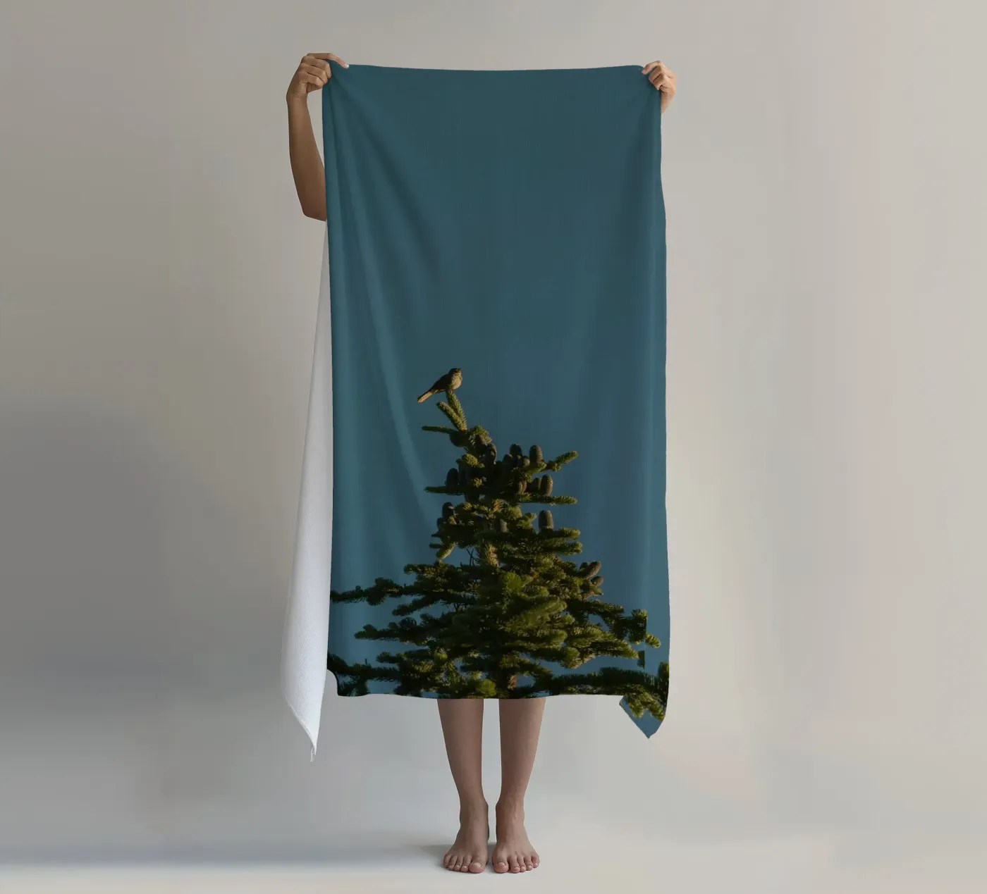 pine tree strandhanddoek van Earthly Visions