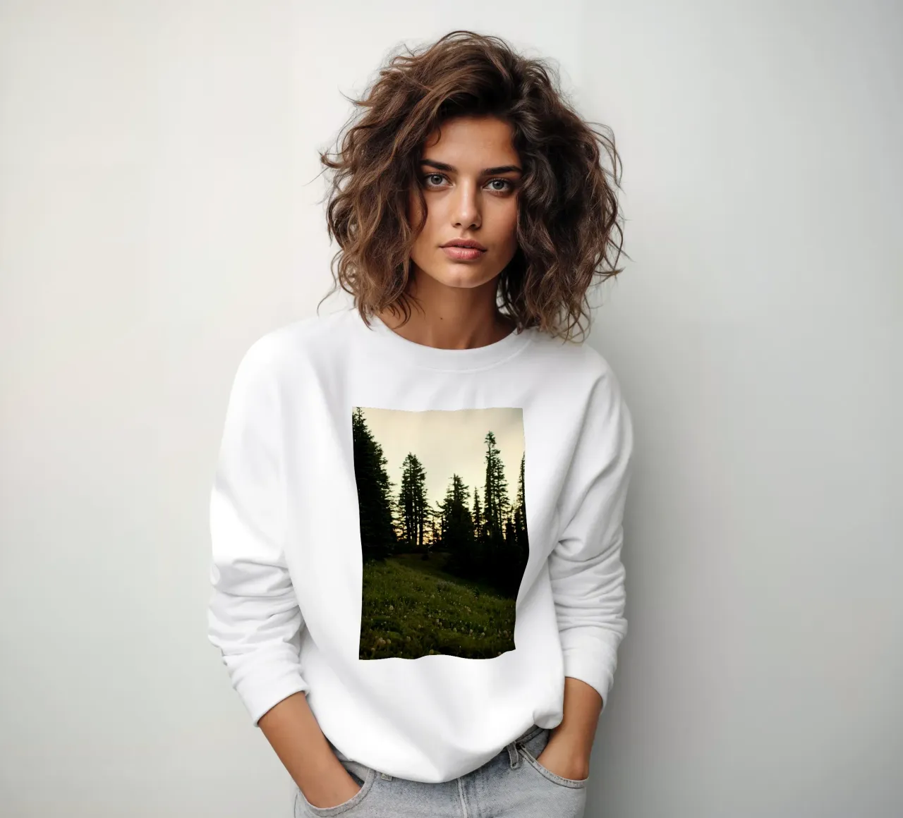 una foresta di pini felpa da Earthly Visions