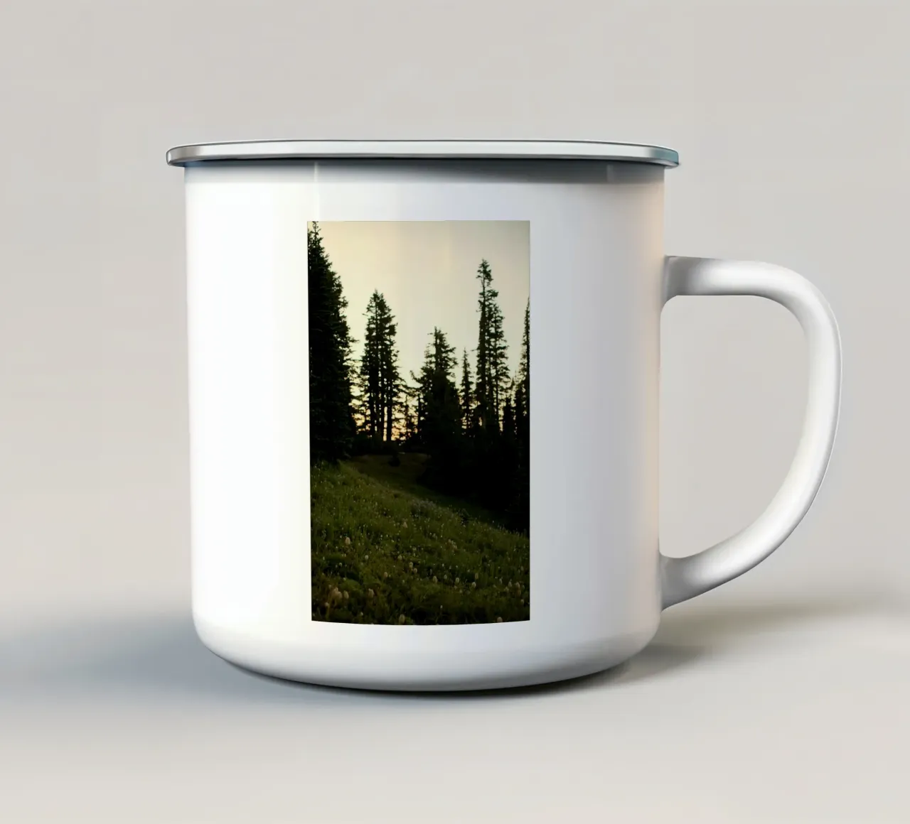 una foresta di pini tazza in smalto da Earthly Visions