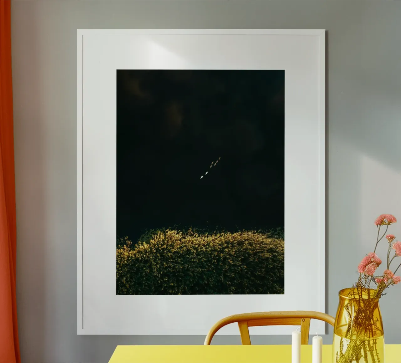 cespuglio di fiori poster con telaio in legno da Earthly Visions