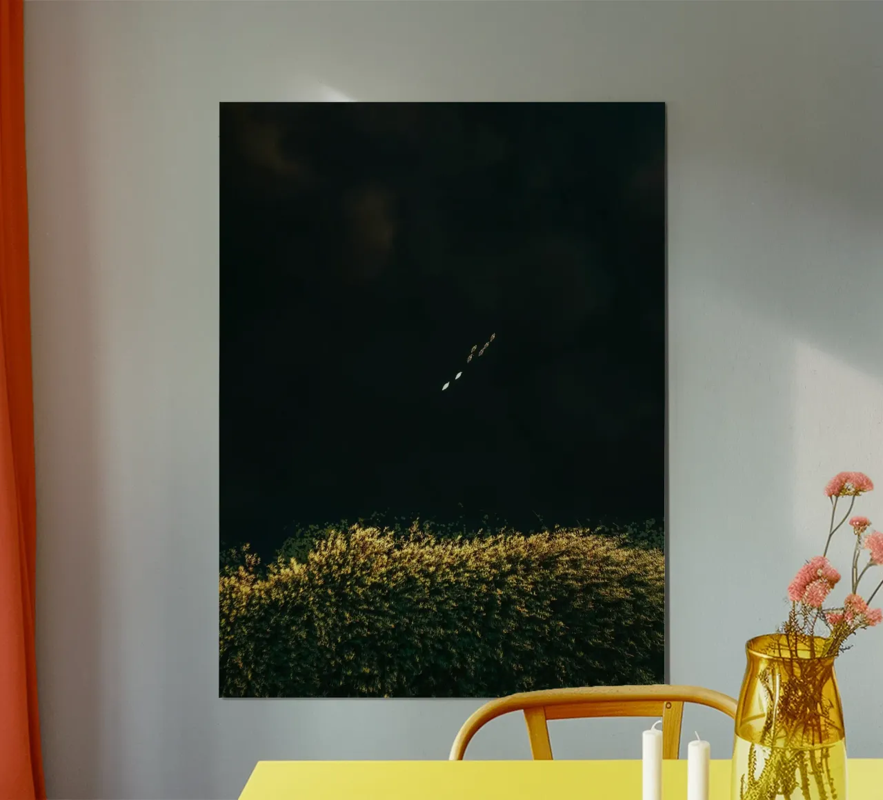 cespuglio di fiori poster con telaio in legno da Earthly Visions