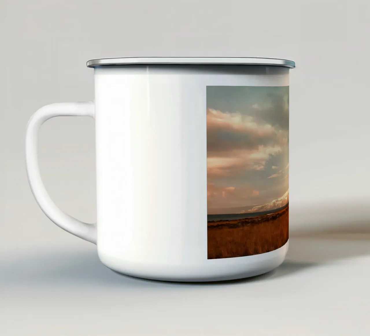 tramonto sul prato tazza in smalto da Earthly Visions