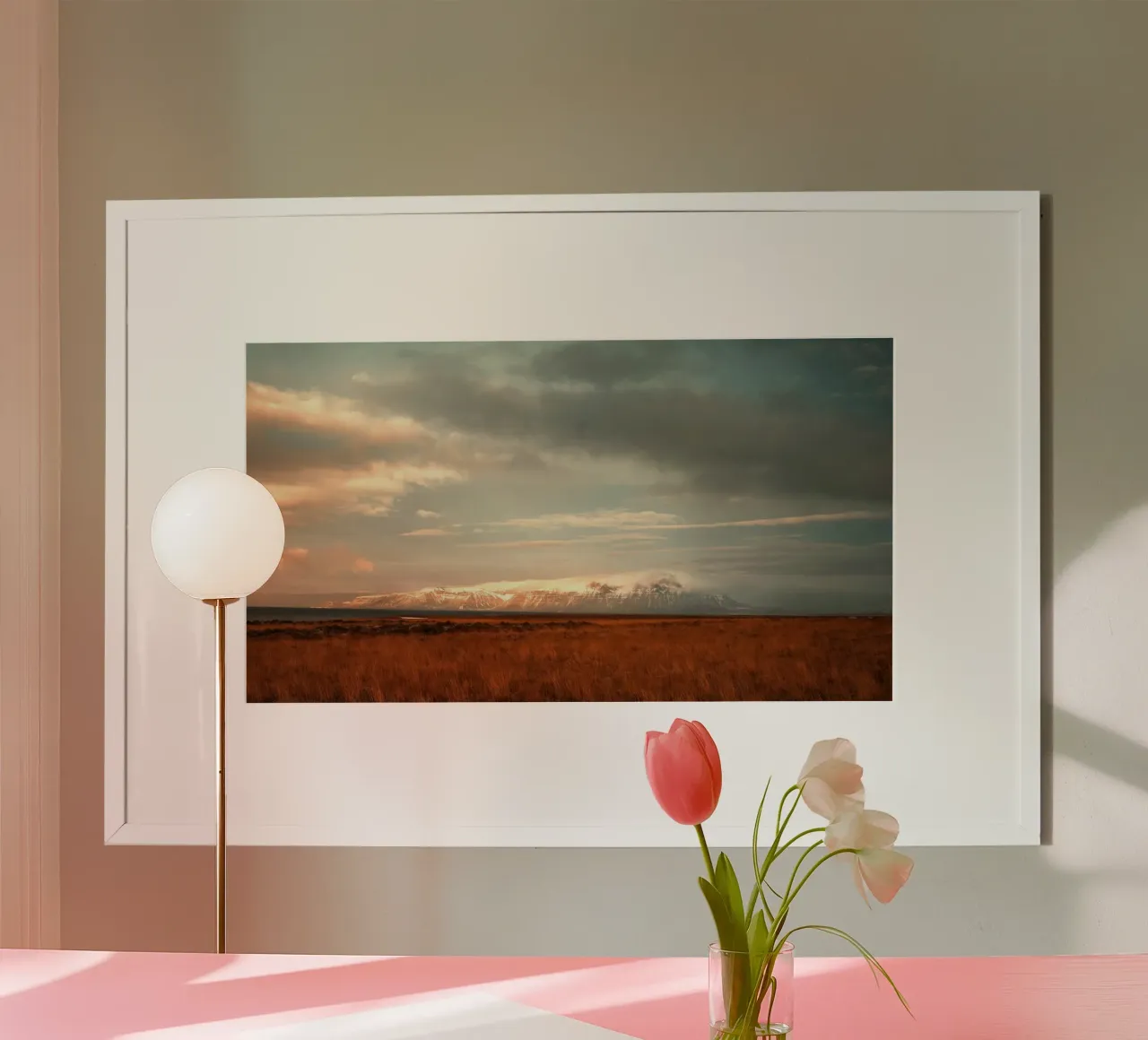 tramonto sul prato poster con telaio in plastica da Earthly Visions