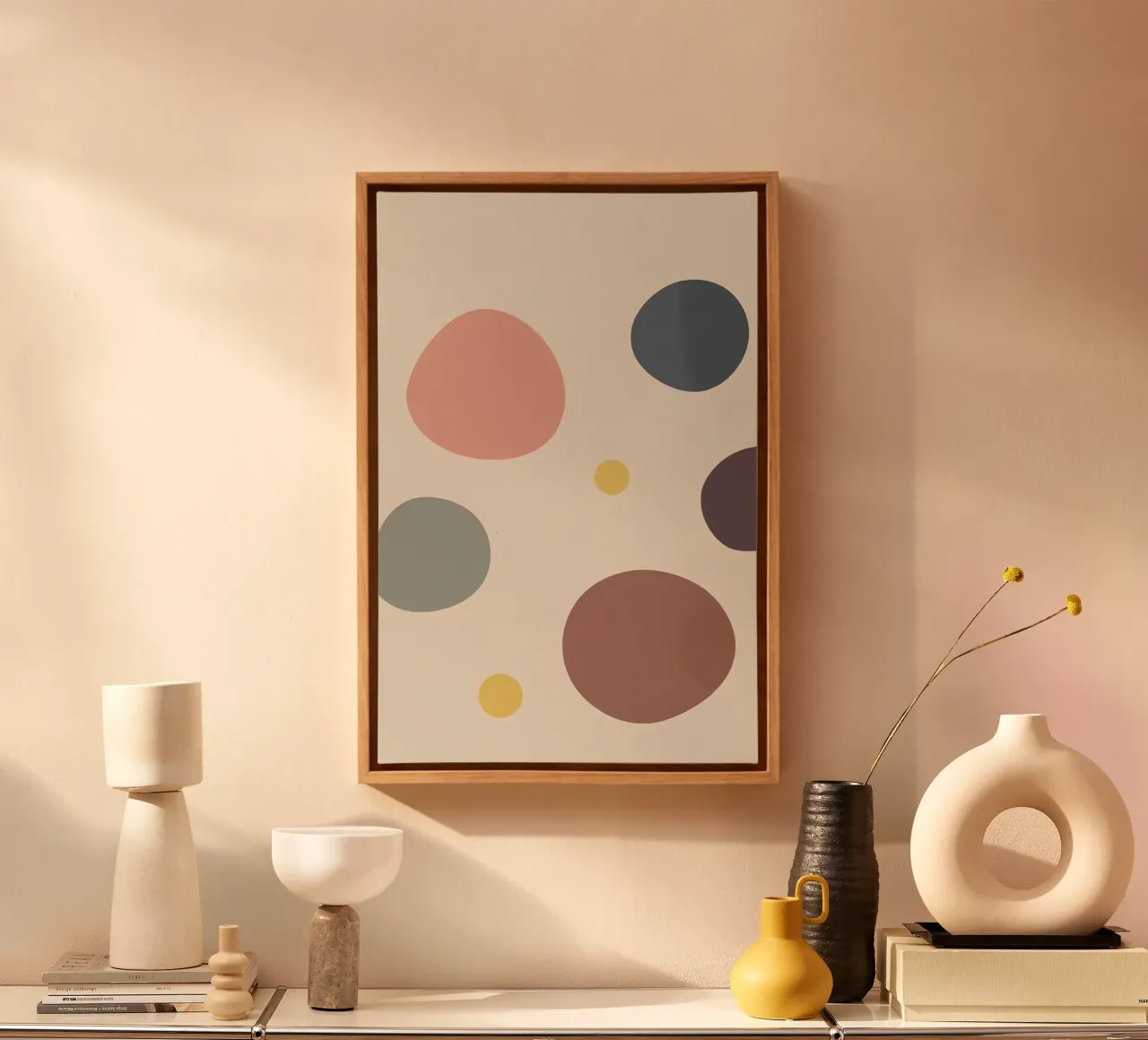 Abstracte Schikking van Gekleurde Ronde Vormen op Beige canvas met Baklijst van DesignDoodle