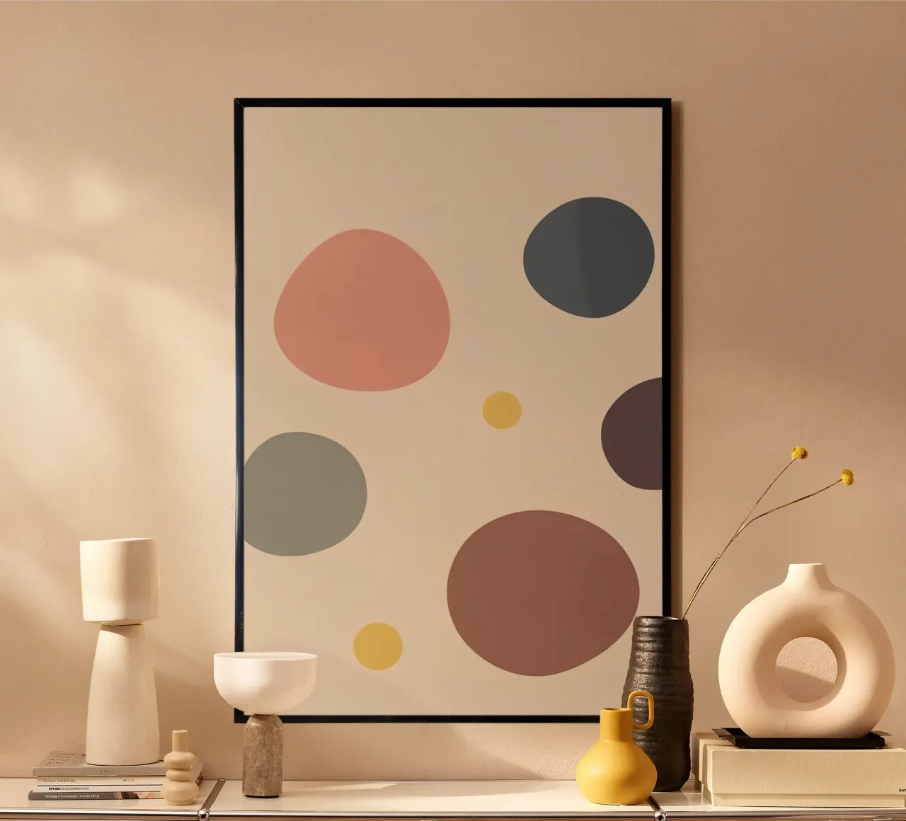 Disposizione astratta di forme arrotondate colorate su sfondo beige poster con telaio in plastica da DesignDoodle