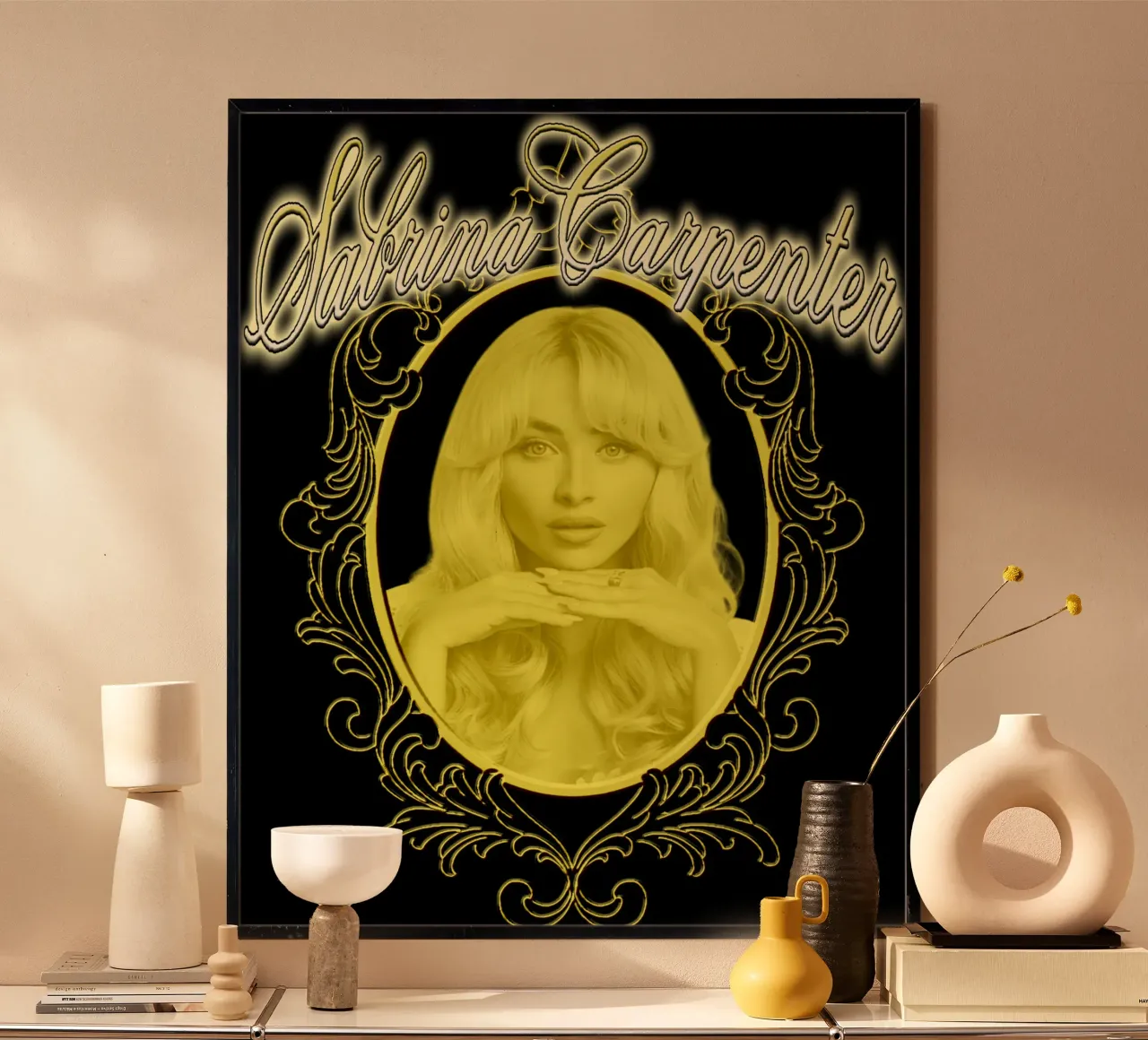Silhouette di Sabrina Carpenter poster con telaio in legno da mannys_artt