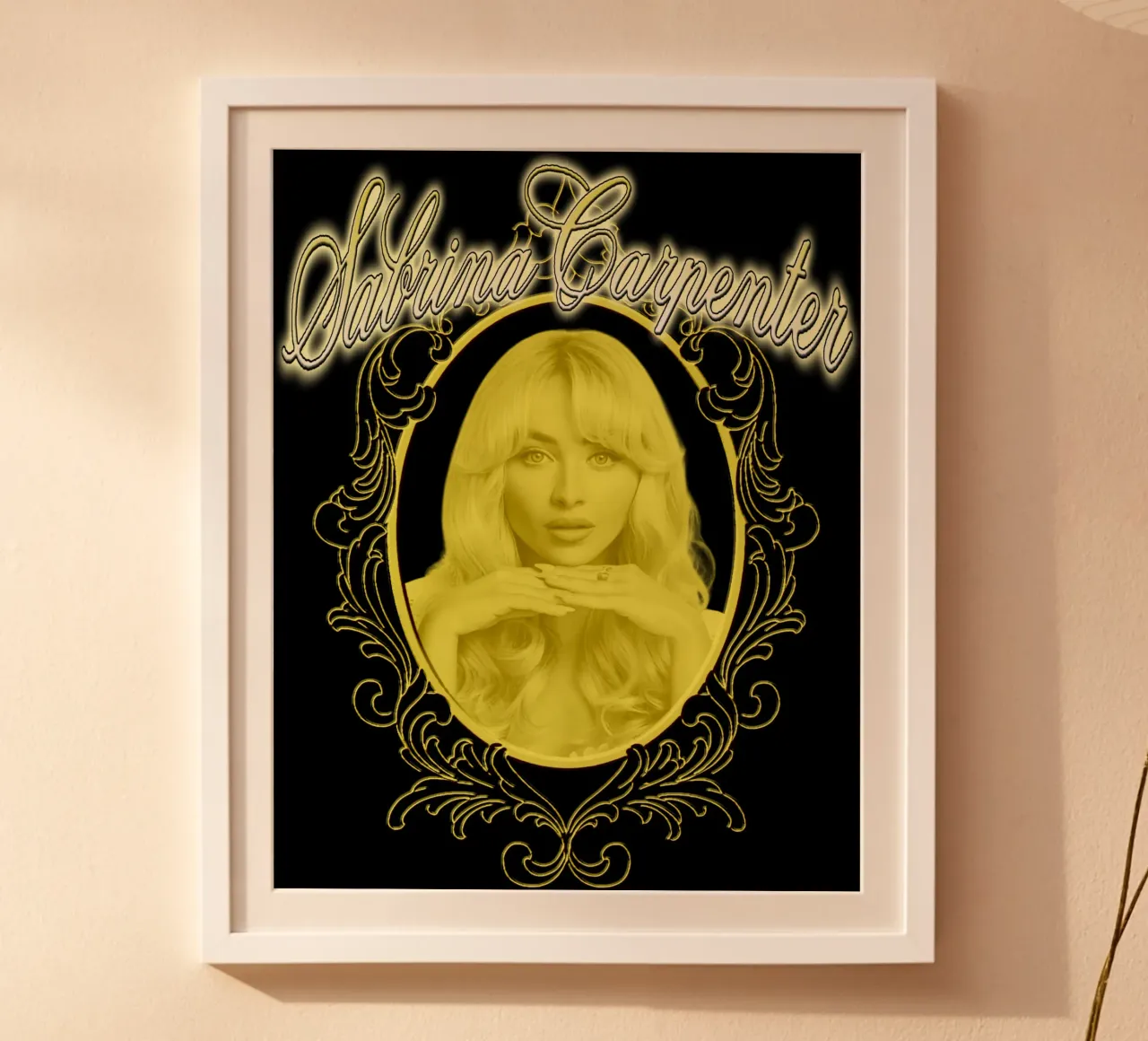 Silhouette di Sabrina Carpenter poster con telaio in legno da mannys_artt