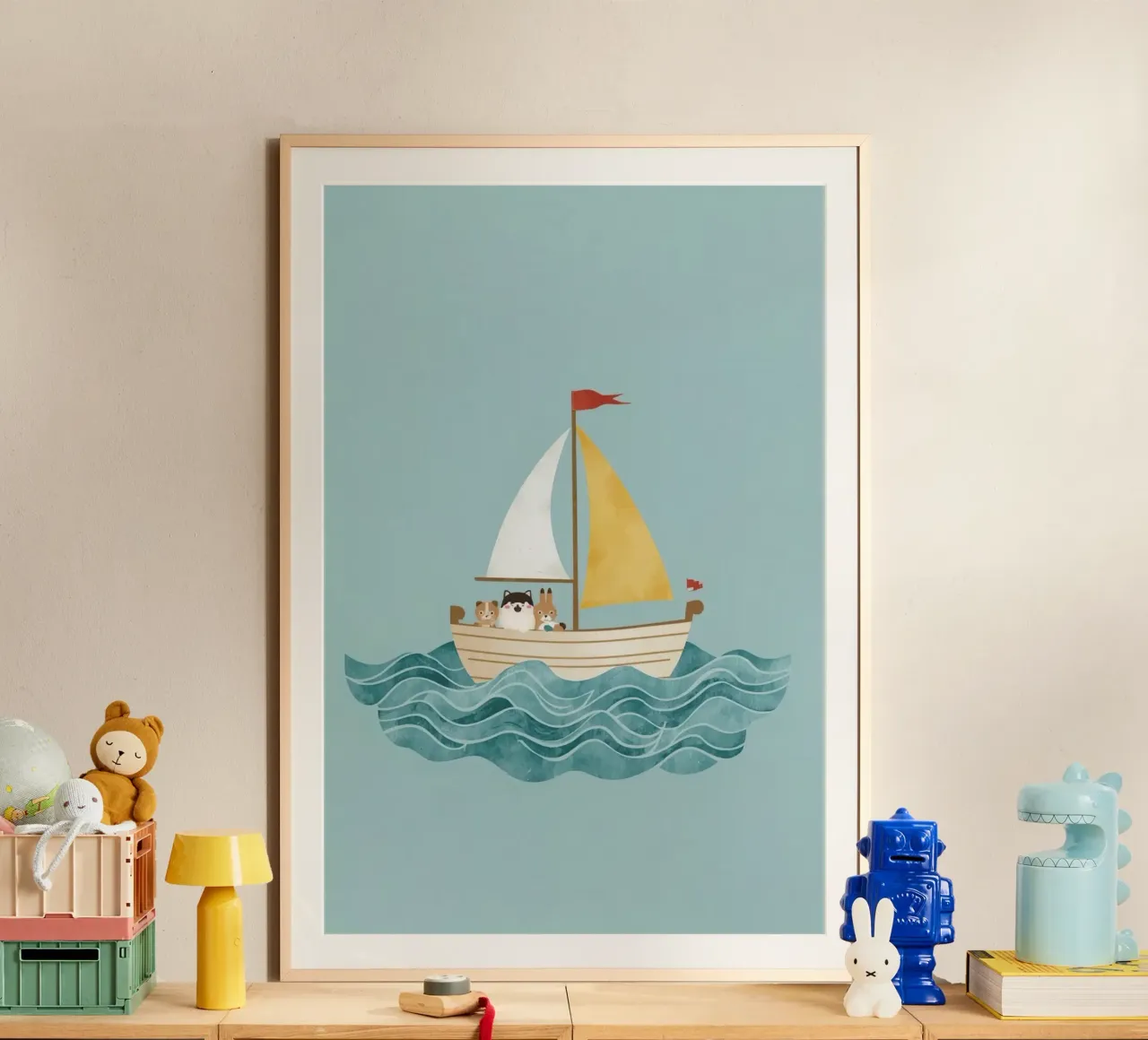 Cute Nursery Cartoon Animals in Sailboat on Waves (Animali animati in barca a vela) poster con telaio in plastica da DesignDoodle