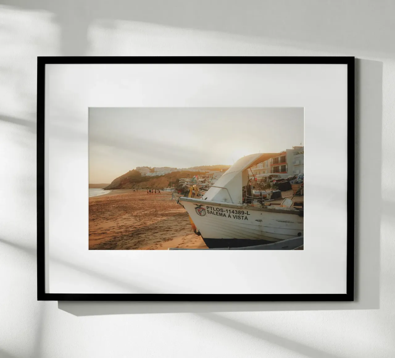 Golden Hour at Salema Beach poster con telaio in legno da Thilo Grøsch