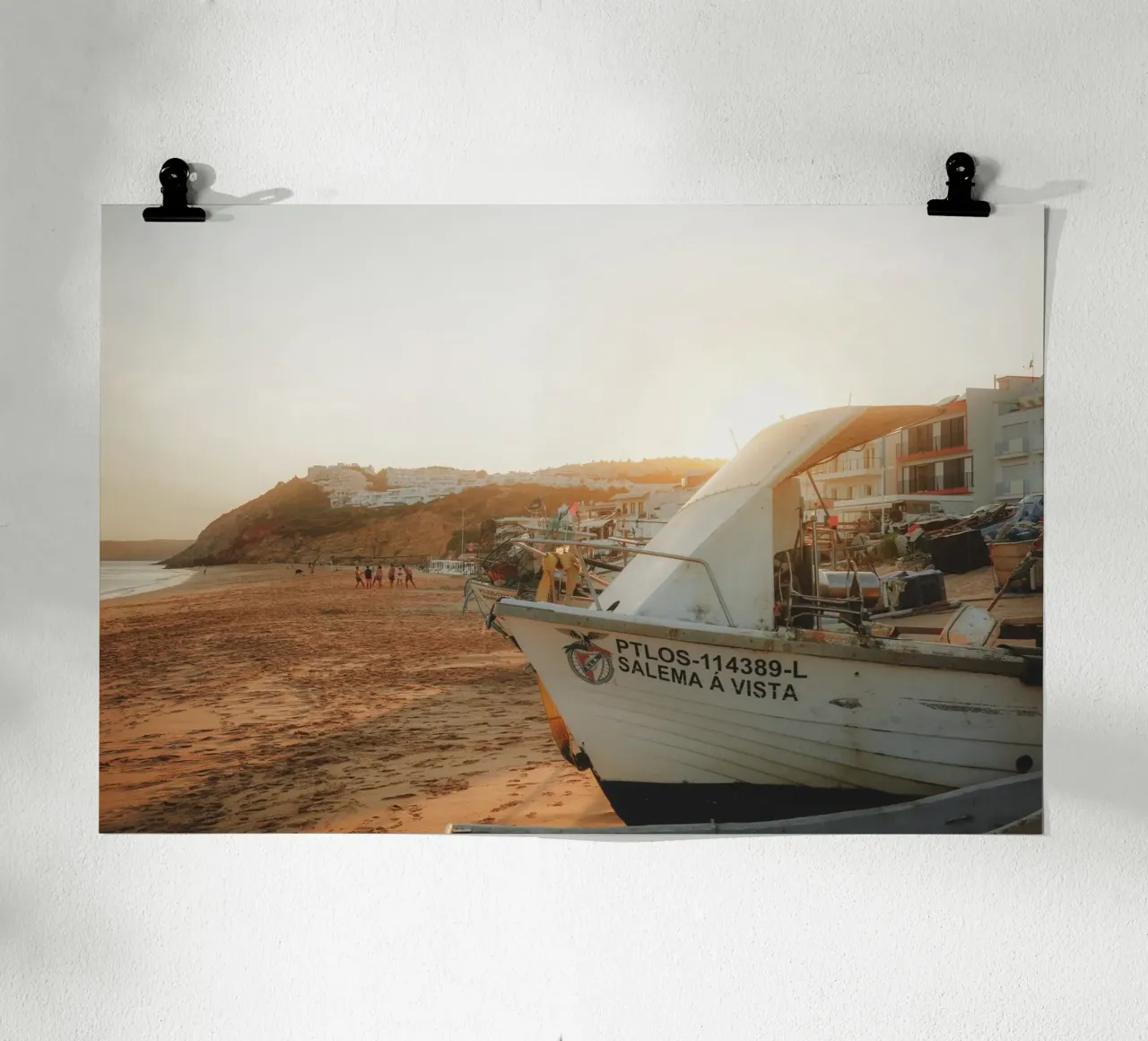 Golden Hour at Salema Beach poster con telaio in legno da Thilo Grøsch