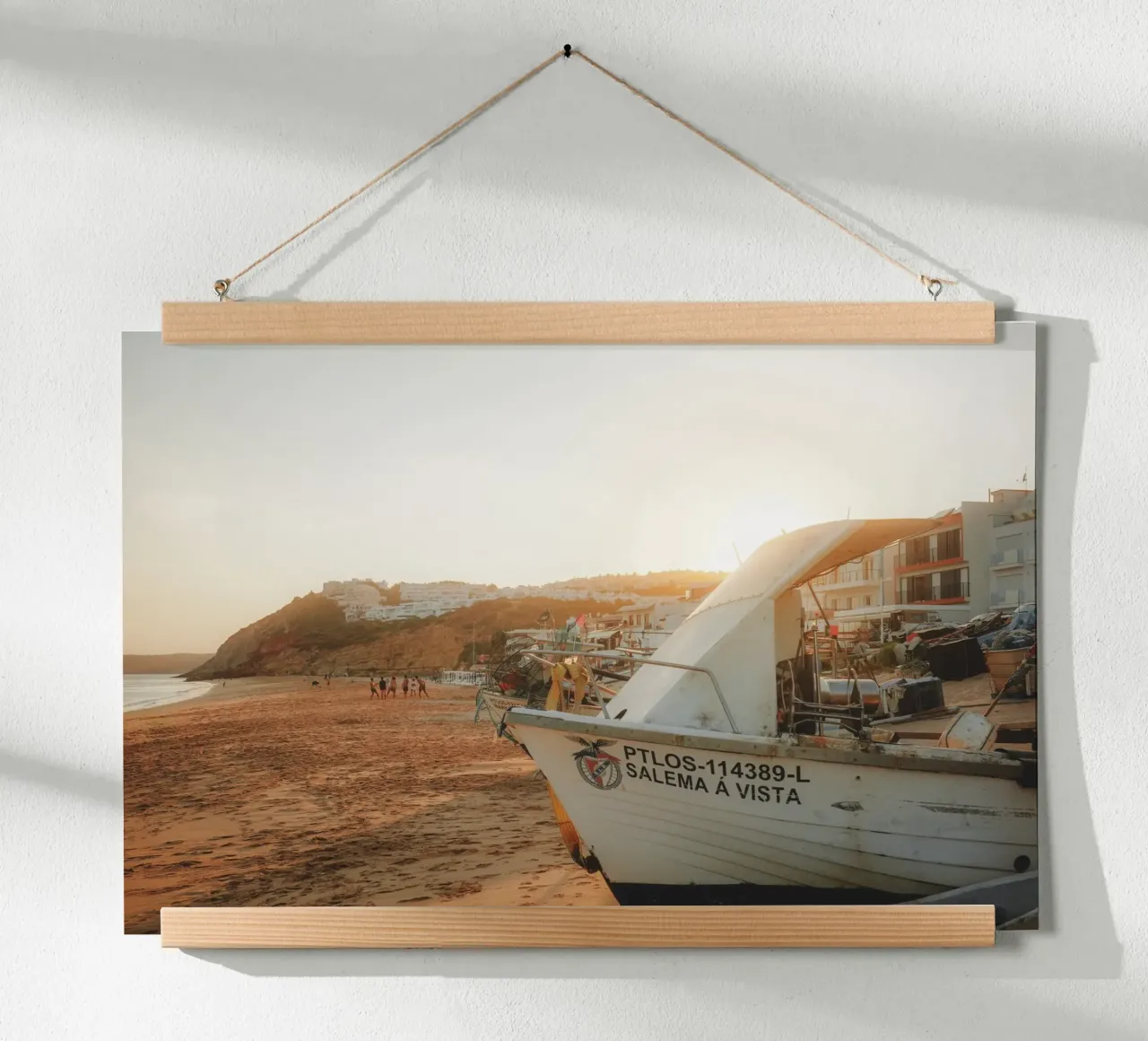 Golden Hour at Salema Beach poster con telaio in legno da Thilo Grøsch