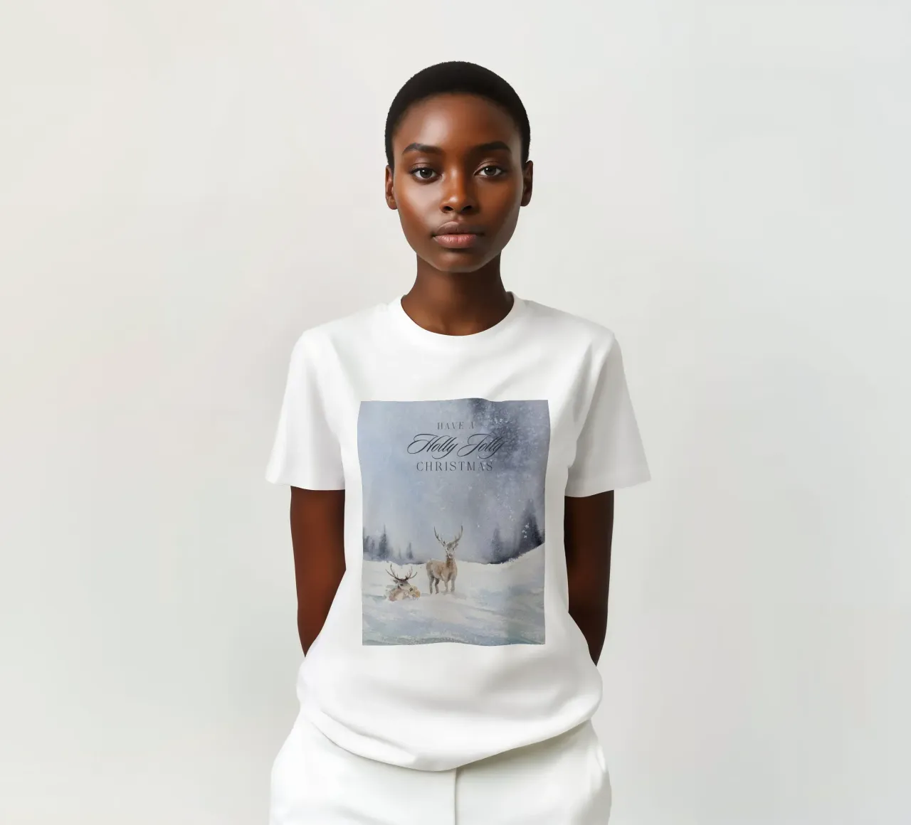 Renne in un bosco invernale con la scritta Have a Holly Jolly Chr t-shirt da Studio Vibe