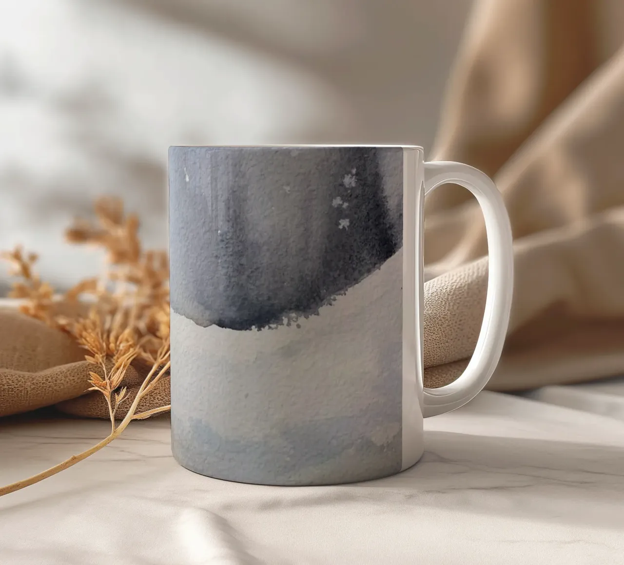 Renne in un bosco invernale con la scritta Have a Holly Jolly Chr tazza in ceramica da Studio Vibe
