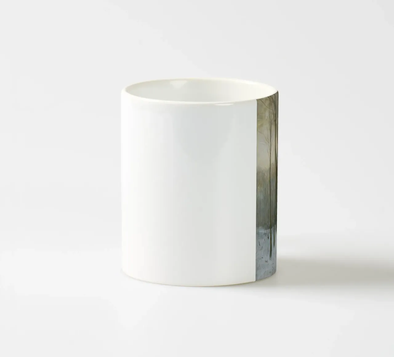 Tre cavalieri in un bosco invernale innevato sotto alberi spogli tazza in ceramica da Studio Vibe
