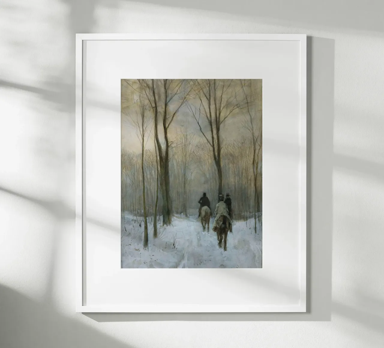 Tre cavalieri in un bosco invernale innevato sotto alberi spogli poster con telaio in plastica da Studio Vibe