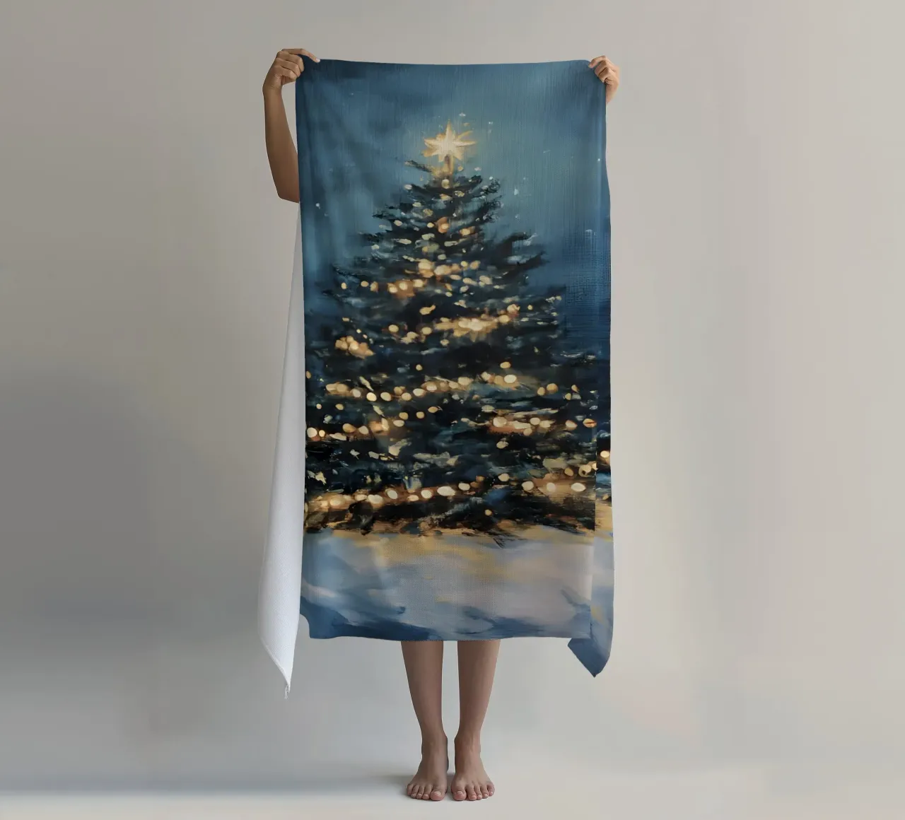 Albero di Natale luminoso nella neve con una stella scintillante telo mare da Studio Vibe
