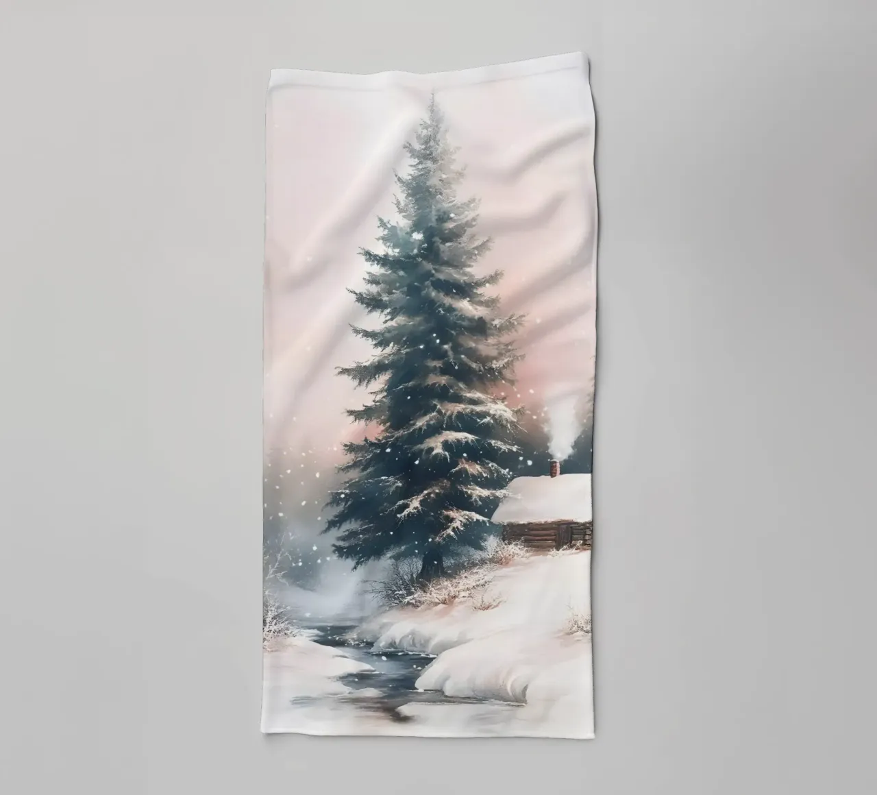 Romantico rifugio invernale in una foresta innevata con ruscello asciugamano da bagno da Studio Vibe