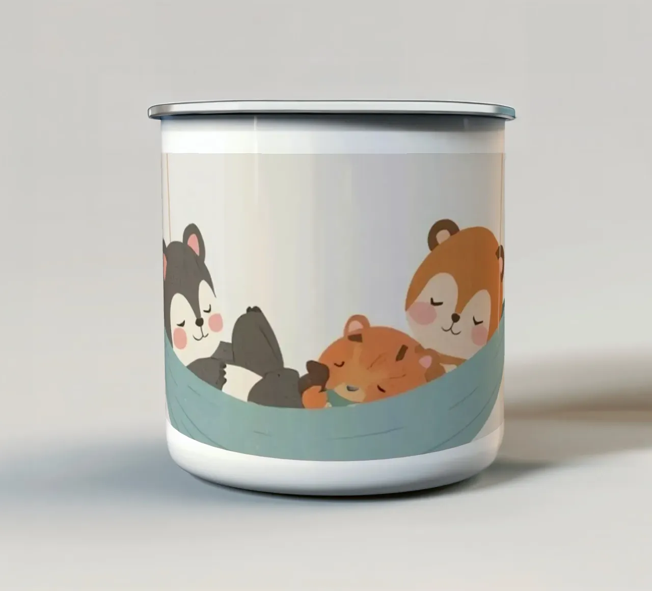 Nursery Cartoon Animals Sleeping in Hammock Between Trees (Animaux dormant dans un hamac entre des arbres) mug en émail de DesignDoodle