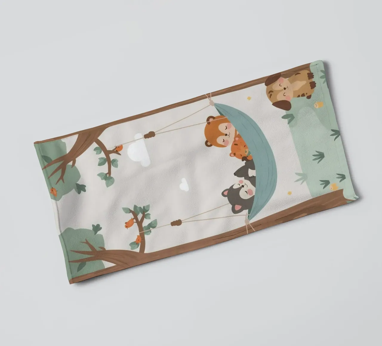 Nursery Cartoon Animals Sleeping in Hammock Between Trees (Animaux dormant dans un hamac entre des arbres) serviette de bain de DesignDoodle