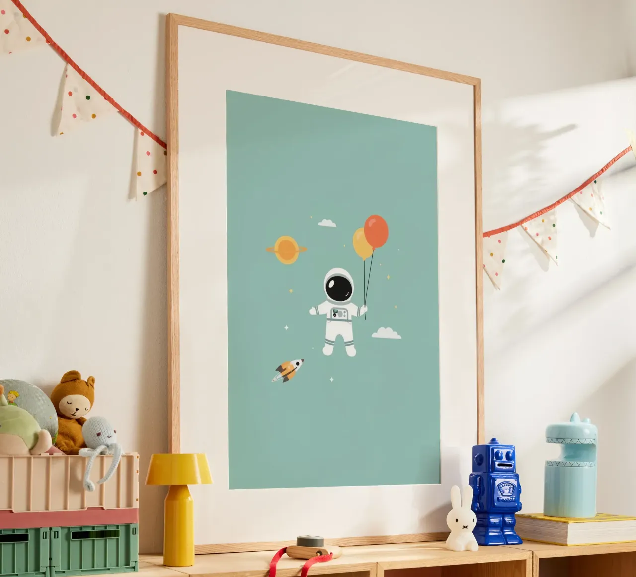 Cartone animato Astronauta con palloncini nello spazio poster con telaio in legno da DesignDoodle