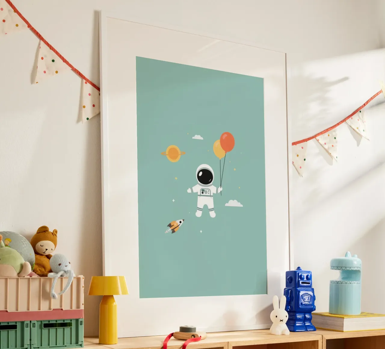Cartone animato Astronauta con palloncini nello spazio poster con telaio in legno da DesignDoodle
