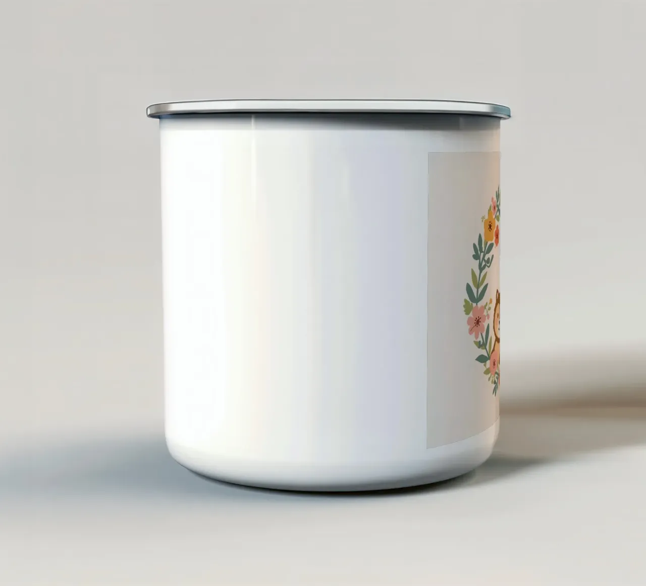 Orsetto e volpe in una ghirlanda floreale tazza in smalto da DesignDoodle