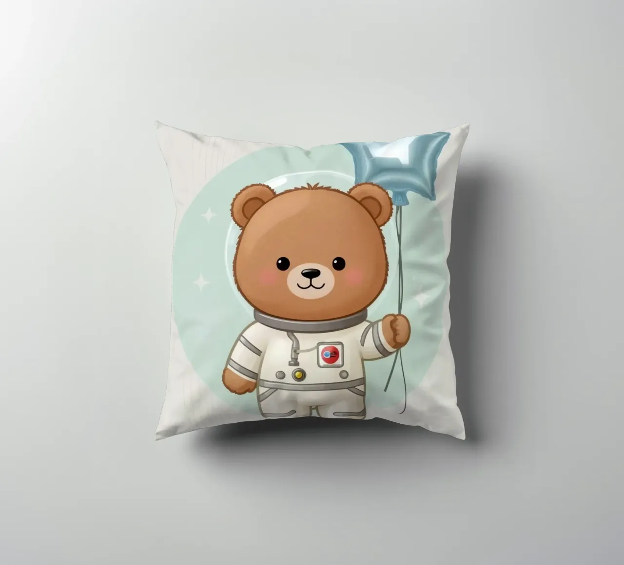 Orso astronauta dei cartoni animati con in mano un palloncino a forma di stella cuscino da DesignDoodle