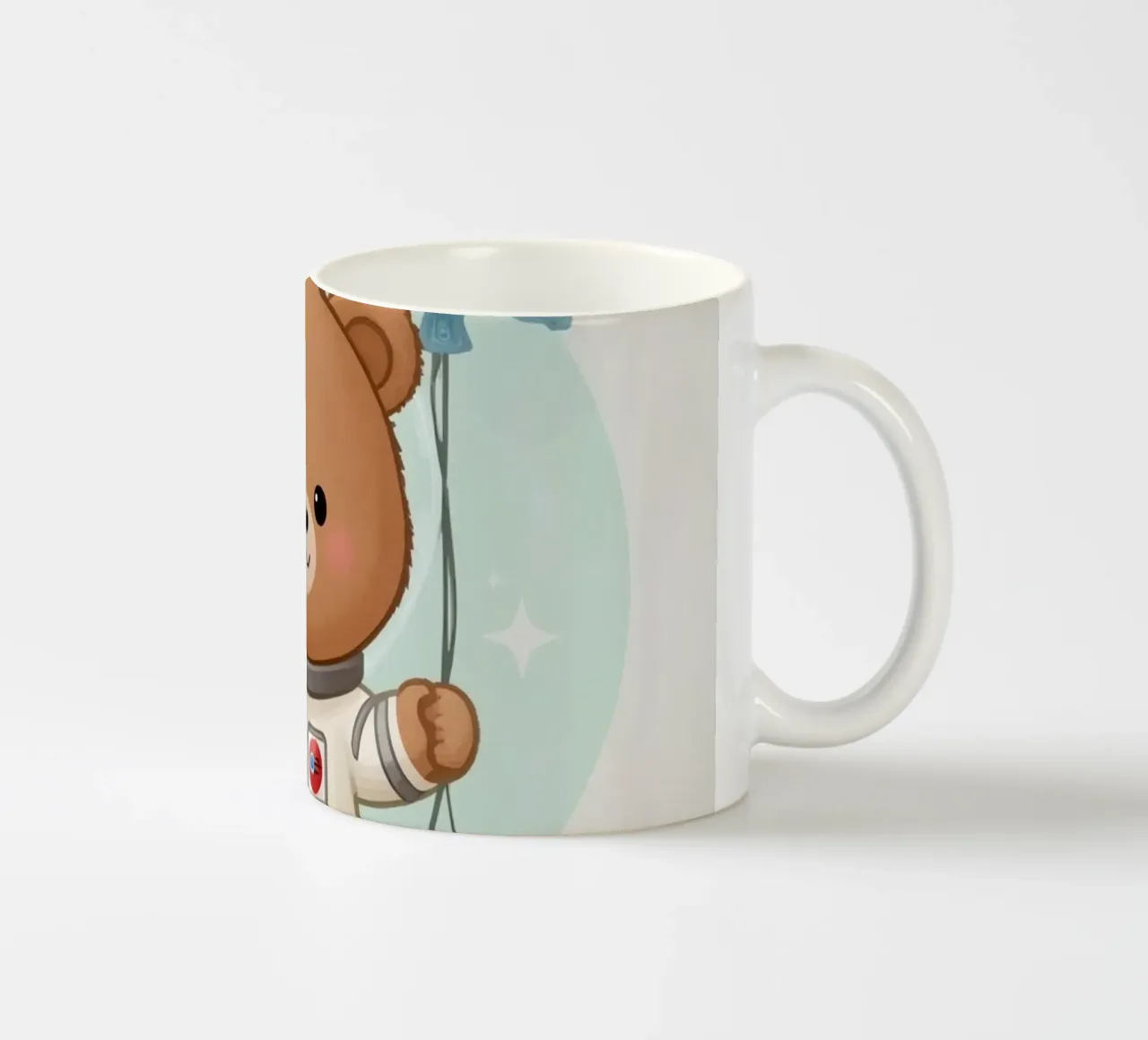 Orso astronauta dei cartoni animati con in mano un palloncino a forma di stella tazza in ceramica da DesignDoodle