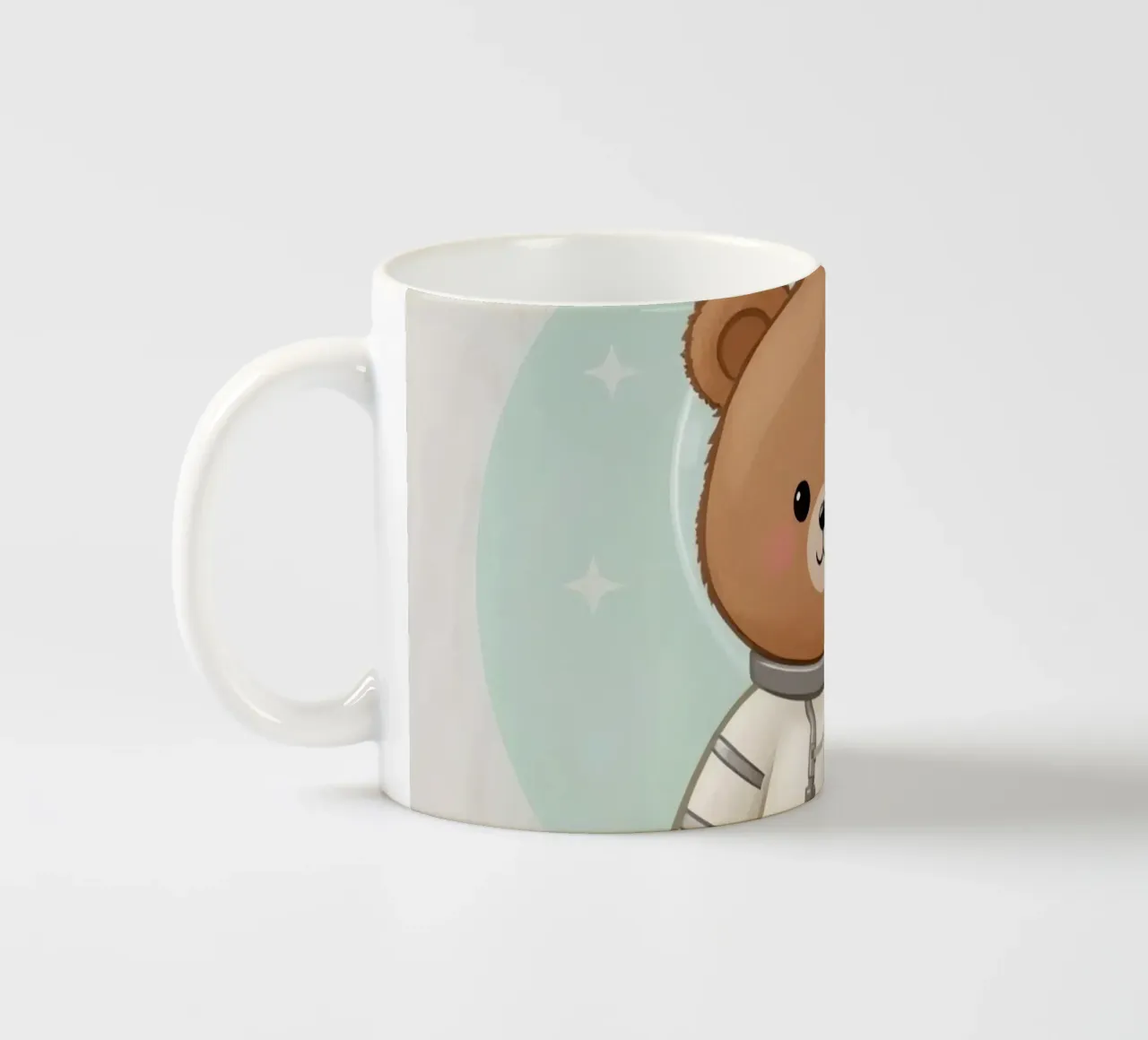 Orso astronauta dei cartoni animati con in mano un palloncino a forma di stella tazza in ceramica da DesignDoodle