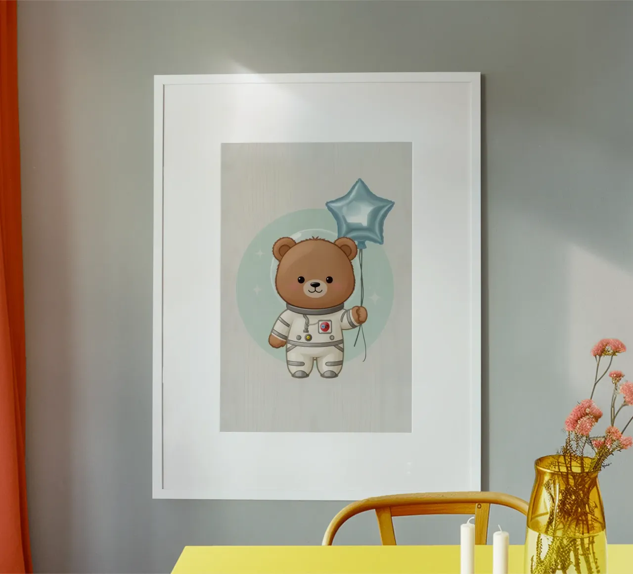 Orso astronauta dei cartoni animati con in mano un palloncino a forma di stella poster da DesignDoodle