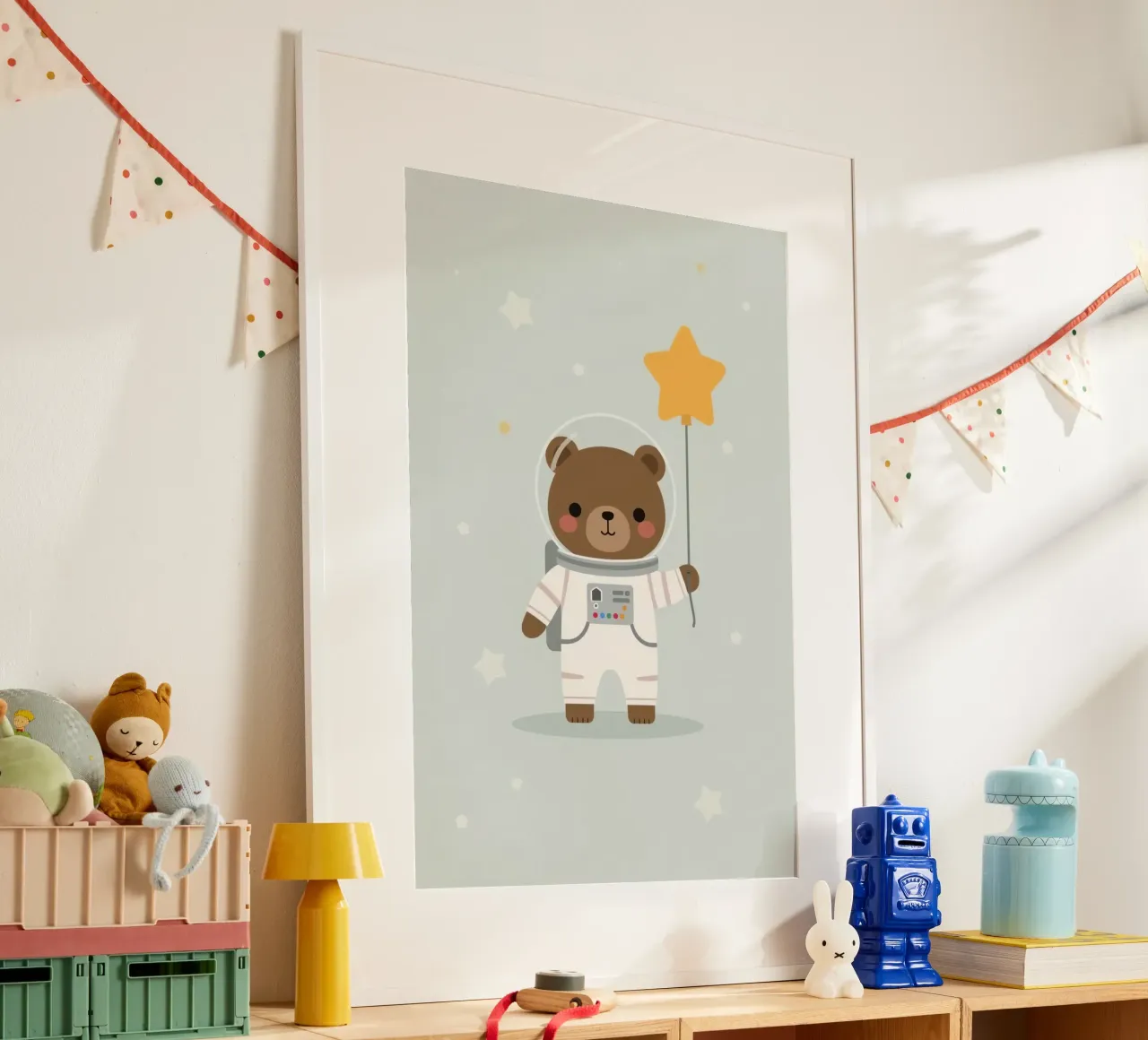 Carino l'orso astronauta dei cartoni animati con palloncino a stella poster da DesignDoodle