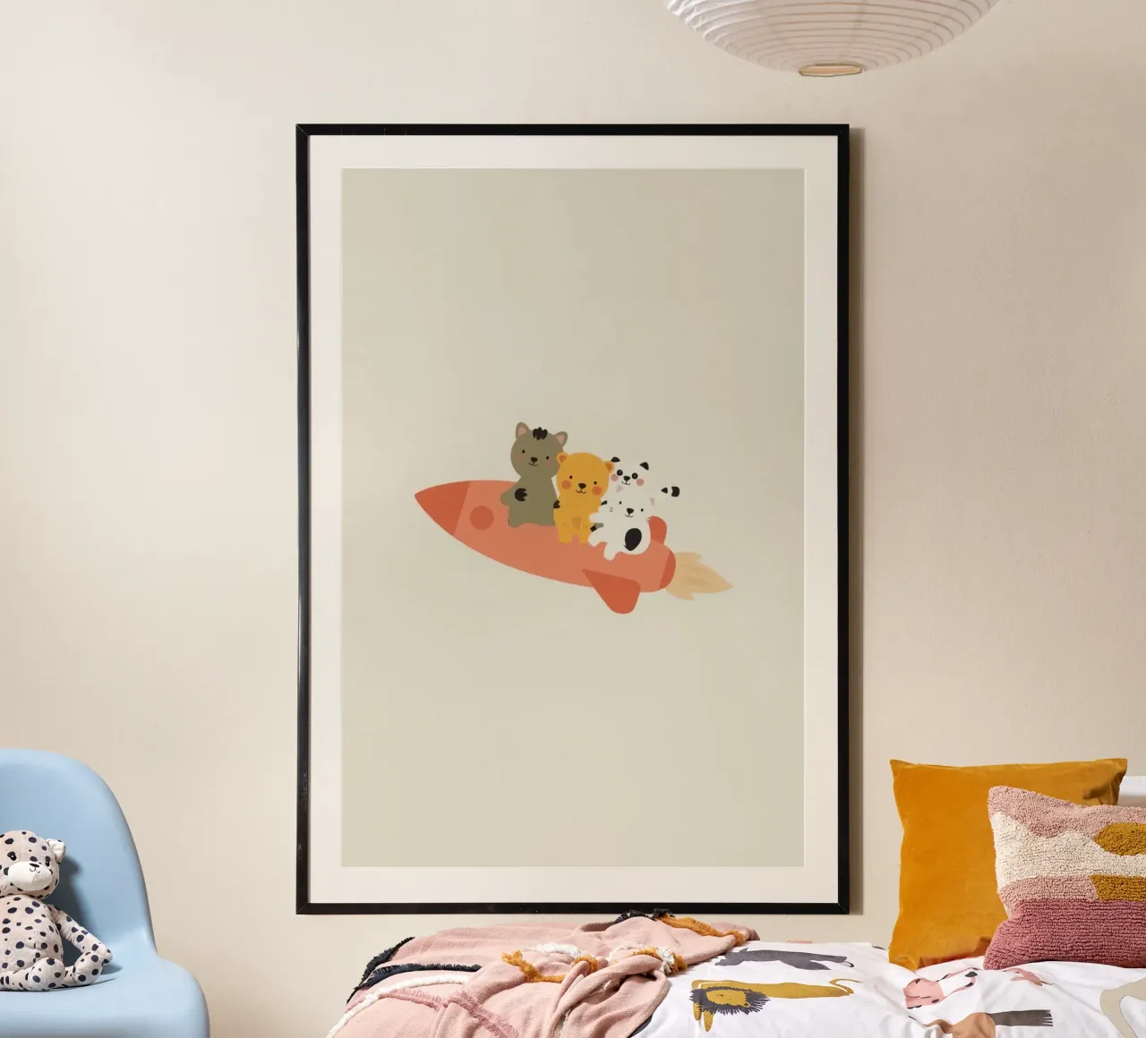 Orsetti simpatici dei cartoni animati che cavalcano un razzo rosso poster con telaio in alluminio da DesignDoodle