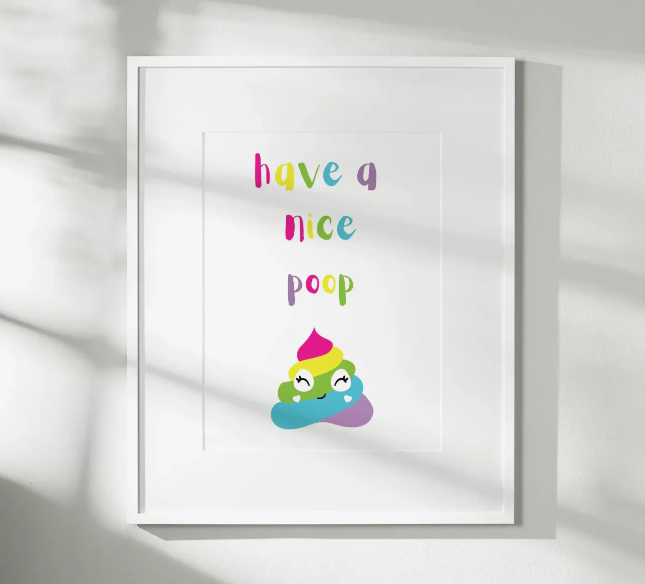 Have a nice poop Poster mit Holzrahmen von PinkCandyWalls